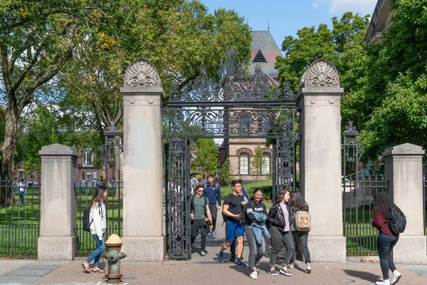 John Nicholas Brown Poorten op de Campus van Brown University — Stockfoto