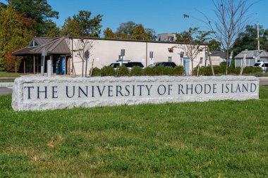 Rhode Island Üniversitesi kampüsüne giriş