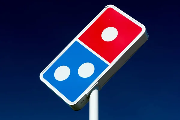 Richmond Usa 2020 Május Domino Pizza Exterior Sign Trademark Logo — Stock Fotó