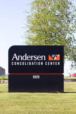 MENOMINE, WI / USA - 14 Haziran 2020: Andersen Windows Depo dış ve ticari marka logosu.