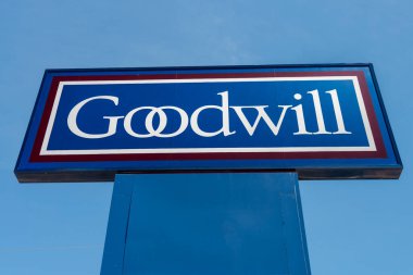 RICE Gölü, WI / USA - 14 Haziran 2020: Goodwill perakende dış tabela ve ticari marka logosu.
