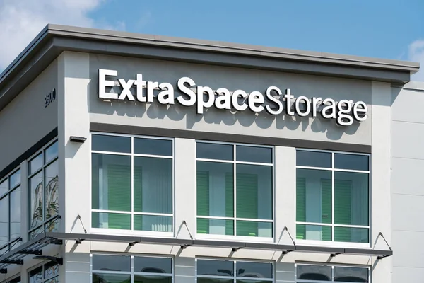 Roseville Usa August 2020 Extra Space Storage Facility Exterior Trademark — Stock Photo, Image