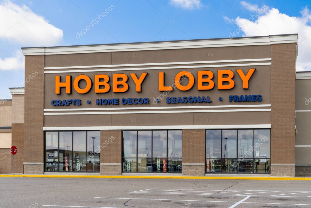 ROSEVILLE, MN/USA - AUGUST 23, 2020: Hobby Lobby retail craft store exterior and trademark logo.
