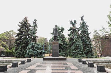 Sh. Ualikhanov Anıtı