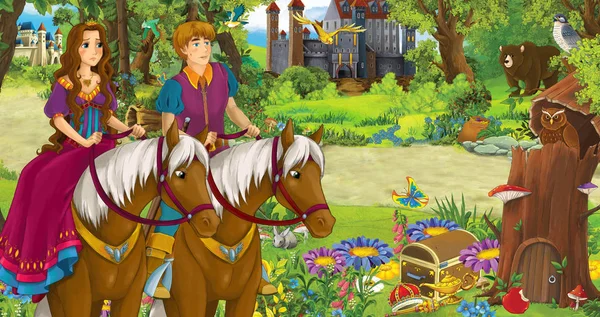 Escena de dibujos animados con feliz joven príncipe y princesa niña cabalgando a caballo en el bosque encontrando un par de búhos volando - ilustración para los niños —  Fotos de Stock