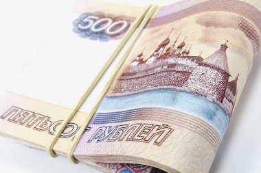 Faturaları 500 ruble, bir paket bağlı bir elastik bant ile