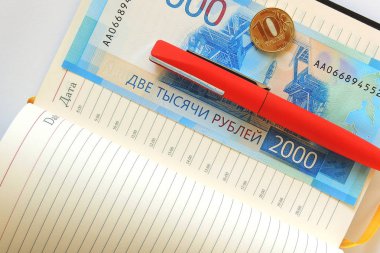 Günlüğü, kalem ve Rus parası