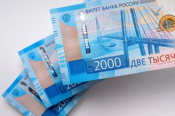 Российские Купюры 2000 Рублей Банкноты Изображают Мост Русскому Острову Владивостоке — стоковое фото