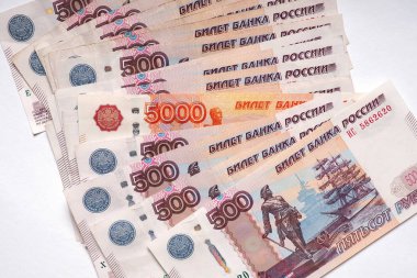 Rus banknot 5000 ruble peeps dışında birçok banknotlar 500 ruble