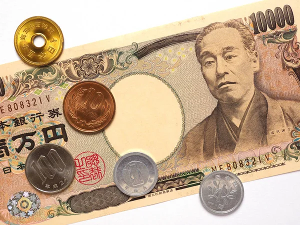 Japanische Zehntausend Yen Banknoten Und Münzen Liegen Auf Weißem Papierhintergrund — Stockfoto