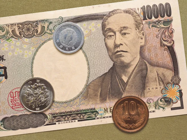 日本のお金 1万円札と硬貨 緑の織物の背景 マクロ — ストック写真