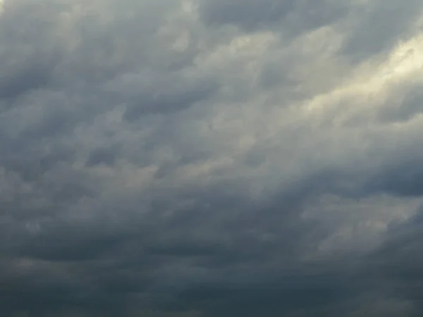 Nuvole Pesanti Grigio Scuro Nel Cielo Prima Temporale Drammatico Sfondo — Foto Stock