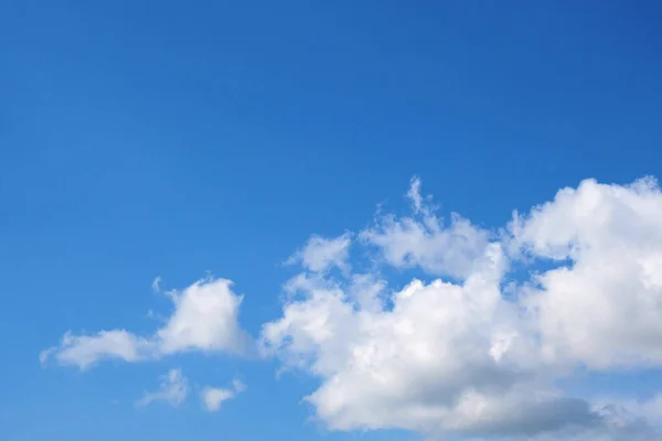 Cielo Azul Nubes Aire Blanco Copiar Espacio Fondo Fondo Pantalla — Foto de Stock