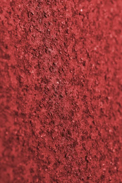 深红色的垂直背景或墙纸 粗糙而粗糙的垫子表面 紧张的颜色接近Ocher 生锈的铁皮表面发出的一种带调的枪声 — 图库照片