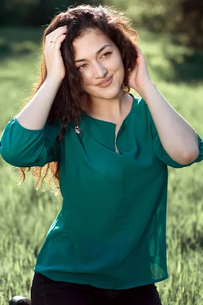 Beautiful Woman Posing Summer Forest Bright Landscape Shadows Grass — Stock Photo, Image