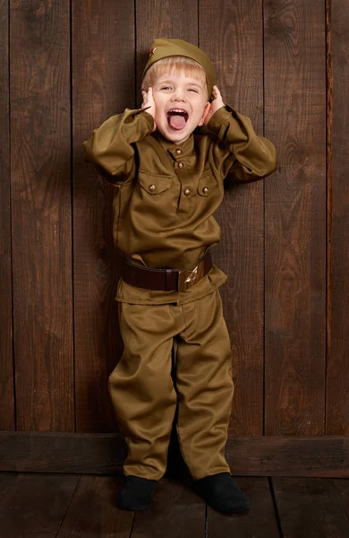 Niños Visten Como Soldados Con Uniformes Militares Retro — Foto de Stock