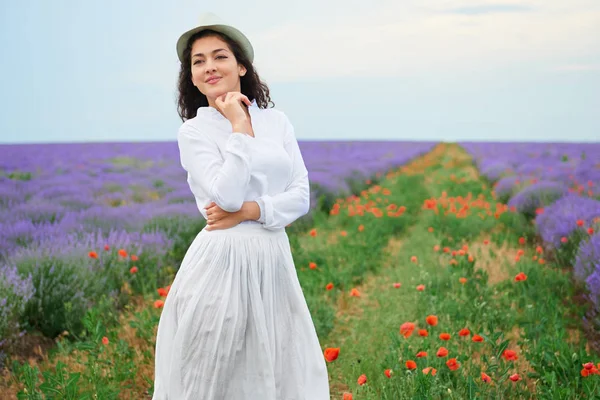 Young Girl Lavender Field Red Poppy Flowers Beautiful Summer Landscape — Stock Photo, Image