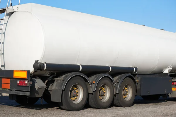 Vit Blank Tankbil Bakifrån Ett Objekt Väg — Stockfoto