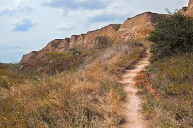 deniz, güzel kıyı peyzaj, seyahat kavramı tarafından yüksek sahil yolunda