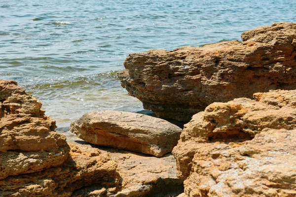 Kamienie Plaży Krajobraz Lato Morze Dzika Plaża Zbliżenie — Zdjęcie stockowe
