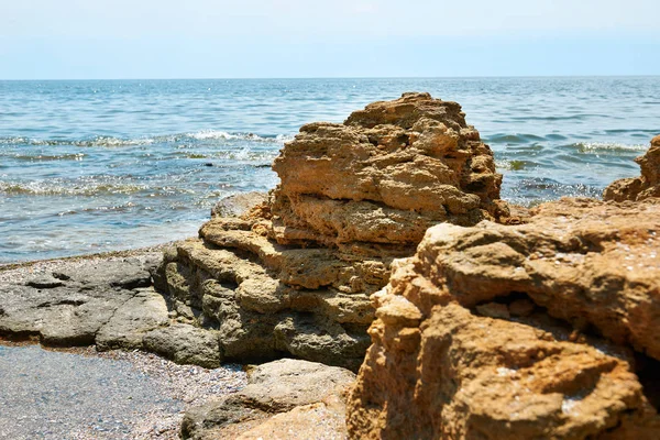 Kamienie Plaży Krajobraz Lato Morze Dzika Plaża Zbliżenie — Zdjęcie stockowe