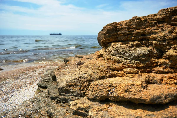 Красивый Морской Пейзаж Крупный План Камня Пляже Морское Побережье Высокими — стоковое фото