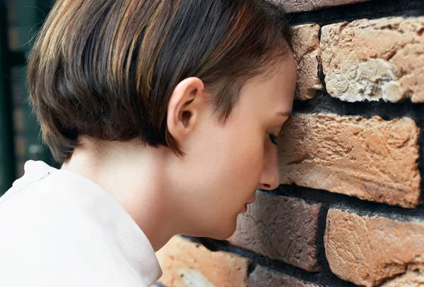Young Girl Put Her Head Brick Wall Trouble Concept — Stock Photo, Image