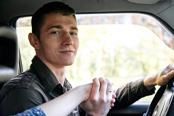 Man Sitting Car Kissing Girl Hand Romantic Feelings Love — Stock Photo, Image