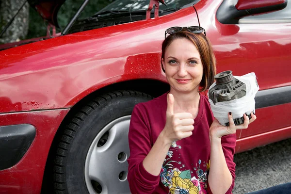 Young Girl Sits Broken Car Makes Repairs Electric Generator Fixed — Stock Photo, Image