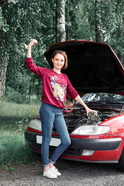 Young Girl Stands Broken Car Holds Bad Spare Part Electric — Stock Photo, Image
