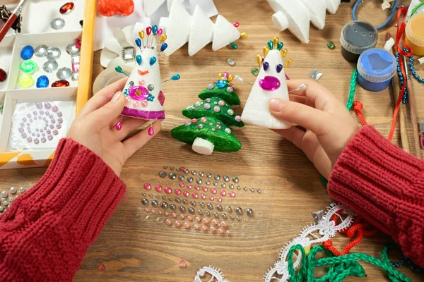 Bambini Che Fanno Decorazioni Vacanza Anno Nuovo Dipingere Acquerelli Vista — Foto Stock