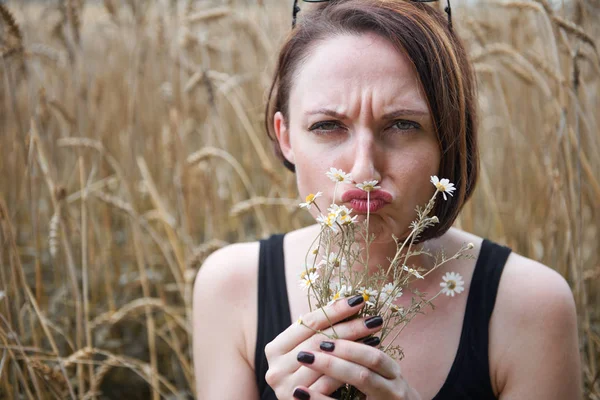 Young Girl Bouquet Flowers Sitting Wheat Field She Picks Flower — Stock Photo, Image