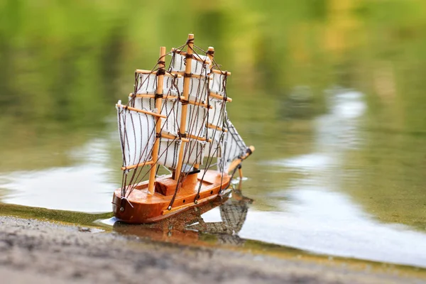 Toy Sailing Ship River — Stock Photo, Image