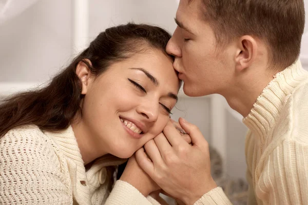 Romántico Pareja Primer Plano Retrato Amor Concepto —  Fotos de Stock