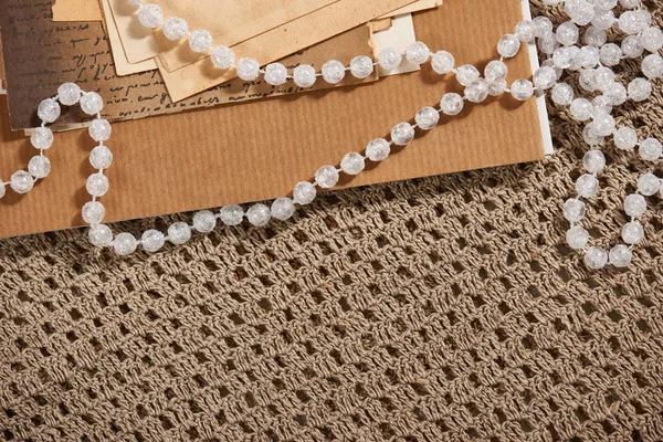 Décoration Noël Fond Sapin Textile Perles Cadeaux Vieux Papier Noix — Photo