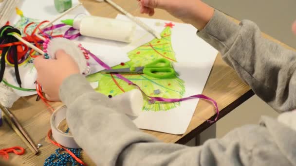 Crianças Fazendo Decoração Para Férias Artesanato Brinquedos Árvore Natal Outros — Vídeo de Stock