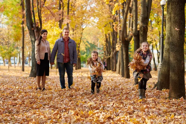 Happy Family Autumn City Park Children Parents Running Leaves Posing — Stock Photo, Image