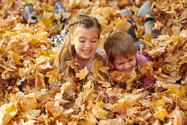Children Lying Palying Fallen Leaves Autumn City Park — Stock Photo, Image