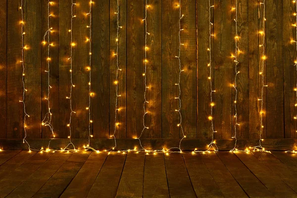 Donker hout met kerstverlichting voor achtergrond, muur en vloer, — Stockfoto