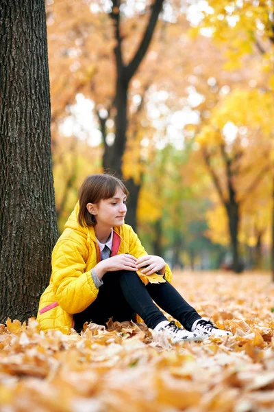 Sad Teen Girl Sits Tree Autumn Park Bright Yellow Leaves — Stock Photo, Image