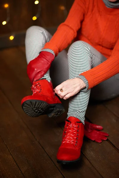 Beautiful Woman Gets Red Shoes Dark Wooden Background Dressed Red — Stock Photo, Image