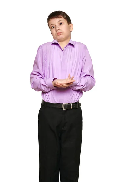Boy Pózuje Bílém Pozadí Černé Kalhoty Fialové Tričko — Stock fotografie