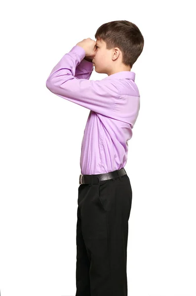 Jongen Die Zich Voordeed Witte Achtergrond Zwarte Broek Paars Shirt — Stockfoto