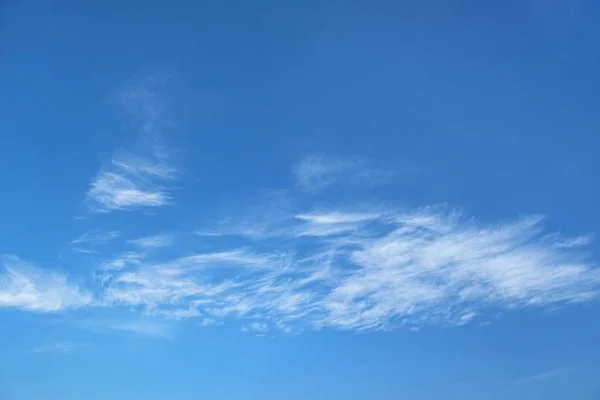 Beautiful blue sky with soft white clouds, abstract background — Stock Photo, Image