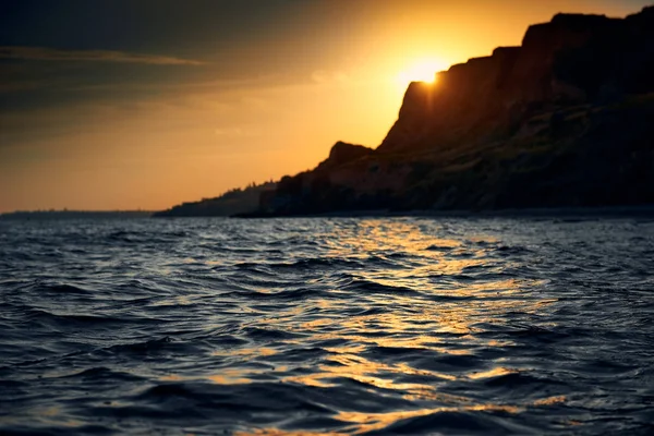 Beautiful sunset, sea landscape, sea coast with high hills, wild nature — Stock Photo, Image