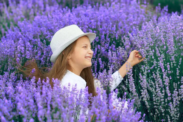 Girl child is in the lavender flower field, beautiful summer landscape — Stock Photo, Image