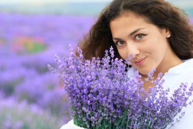 lavanta çiçeği ile güzel kadın yüz
