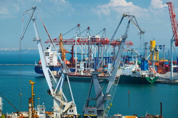 Industrial port i Odessa City, Ukraina, maj 4, 2019-infrastruktur av Seaport — Stockfoto