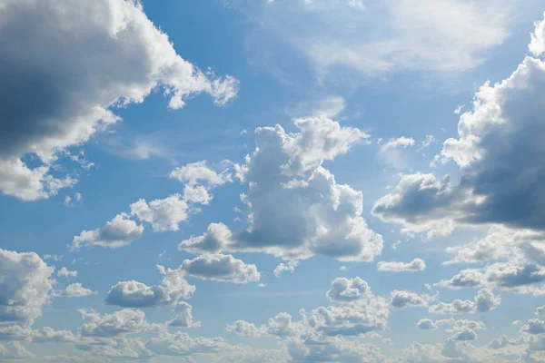 Bright sunny clouds, beautiful sky at day as background — Stock Photo, Image