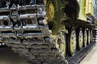 askeri bir tank ın şasisi yakın görüş